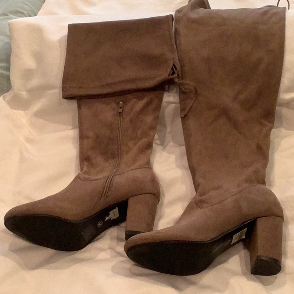 Suede-like box heel Taupe boots